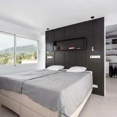 Scandinavian 3 Bdrm Penthouse Apartment *