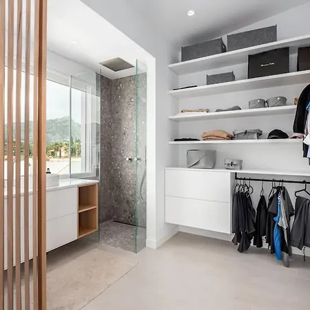 Scandinavian 3 Bdrm Penthouse Apartment *