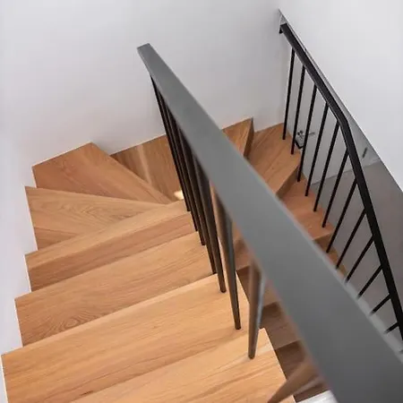 Scandinavian 3 Bdrm Penthouse *